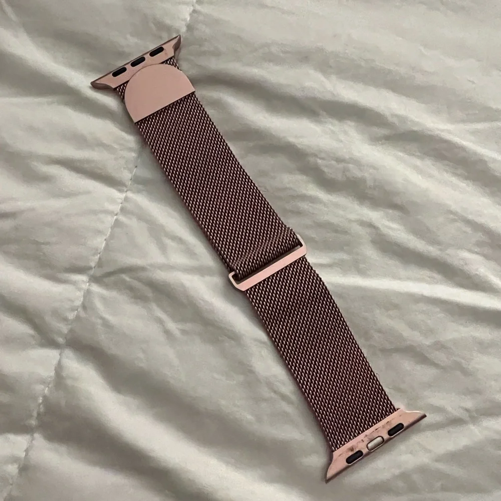 Apple Watch Band: 🎀🌸👙👚👛🩷 (pink for the season!!! Haha)